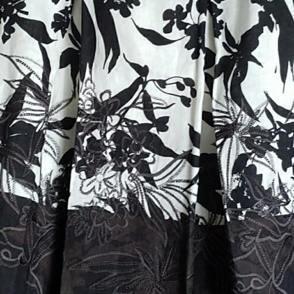 Ann Taylor skirt, pleated size 10 - Picture 4 of 4